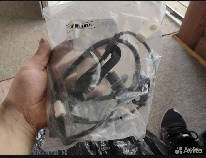 Датчик ABS Camry передний левый