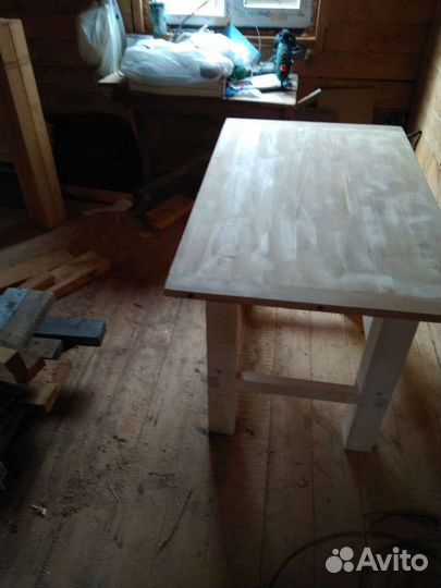 Стол деревянный
