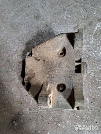 Кронштейн кондиционера на Jaguar s-type