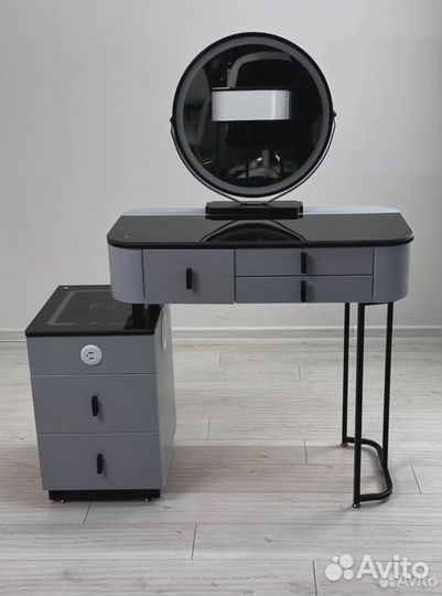 Туалетный столик. Столик с подсветкой