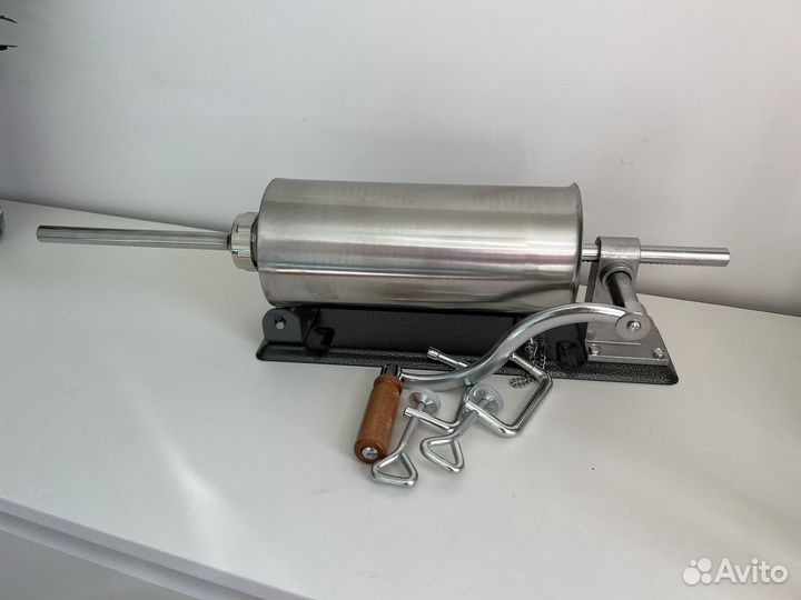 Шприц колбасный горизонтальный Vanessa 4л, 8 насад