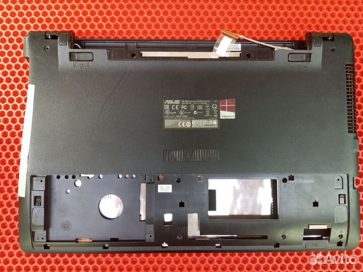 Ноутбук Asus X550C (разбор)