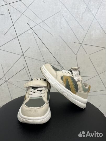 Кроссовки летние легкие