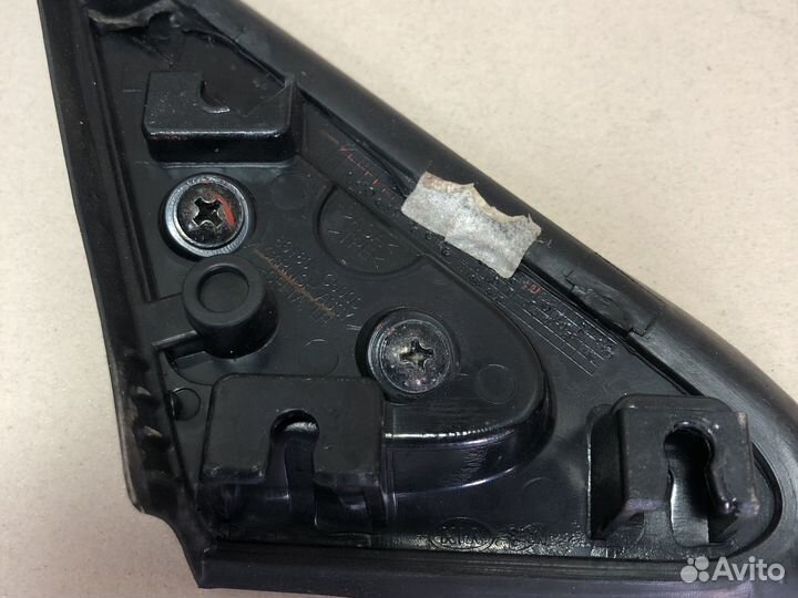 Накладка уголок зеркала левого Kia Sorento Prime