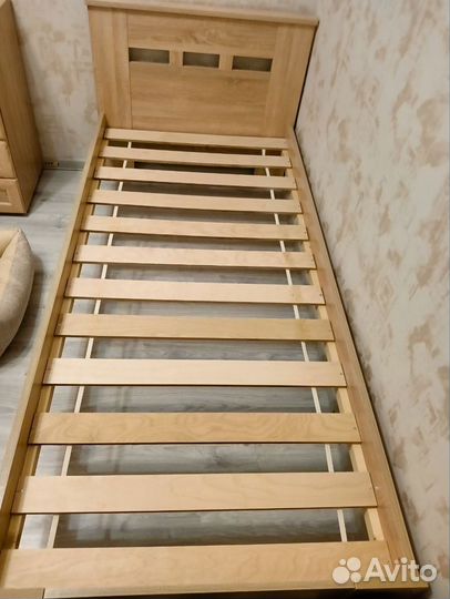 Кровать односпальная 90х200 с матрасом бу