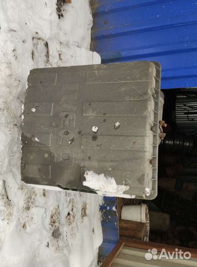 Продаю корпус воздушного фильтра на iveco