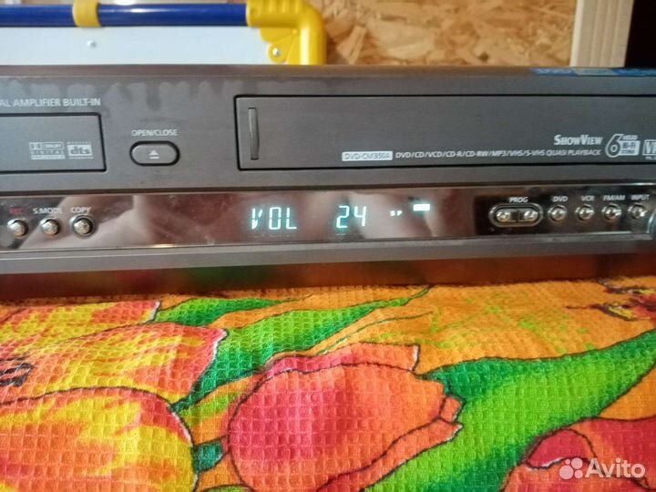 Видеомагнитофон VCR/DVD combo