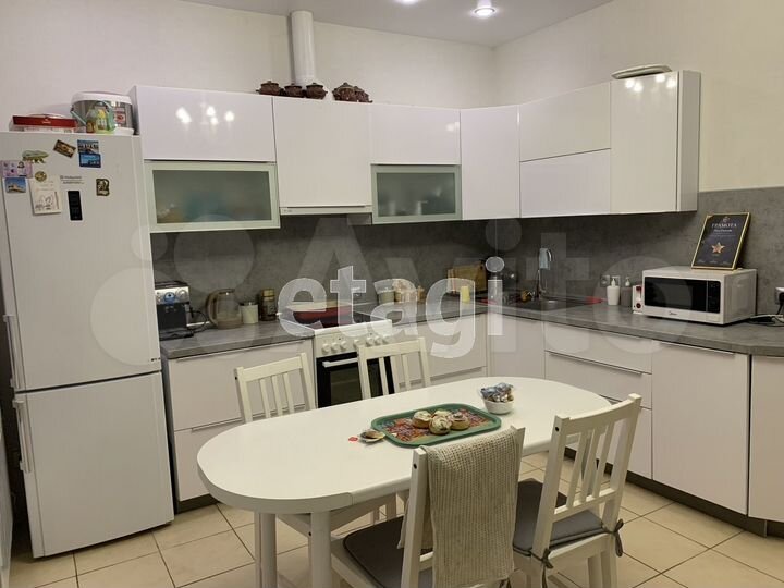 3-к. квартира, 72,8 м², 1/3 эт.