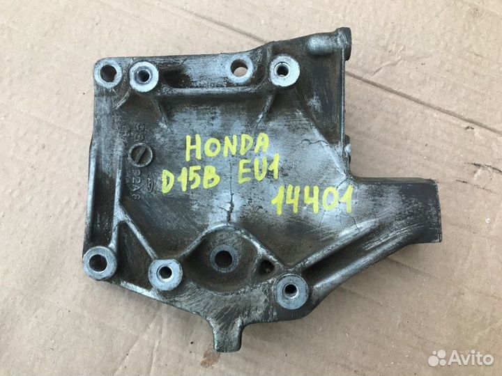 Кронштейн компрессора кондиционера Honda Civic EU1