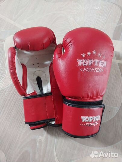 Боксерские перчатки 10 oz