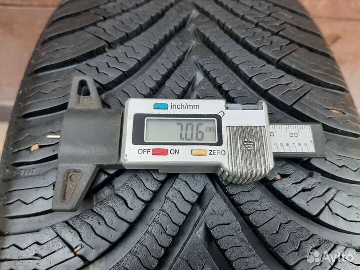 Michelin Alpin 5 215/65 R17