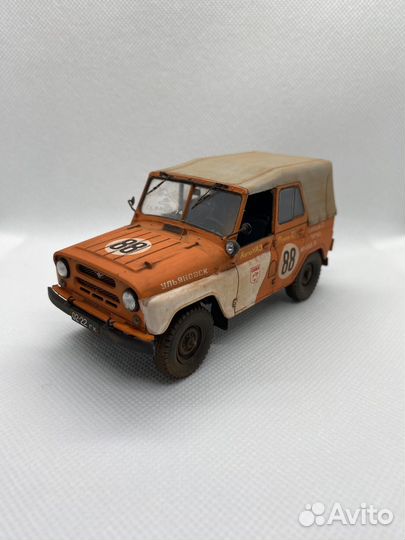 Готовая модель автомобиля УАЗ 469 1:35 Zvezda