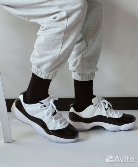 Air Jordan 11 Low Concord