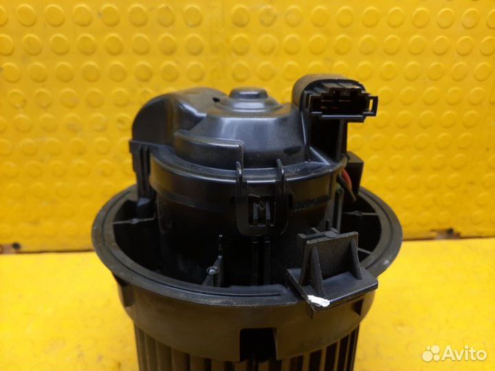 Мотор печки (Вентилятор отопитель) Renault Duster