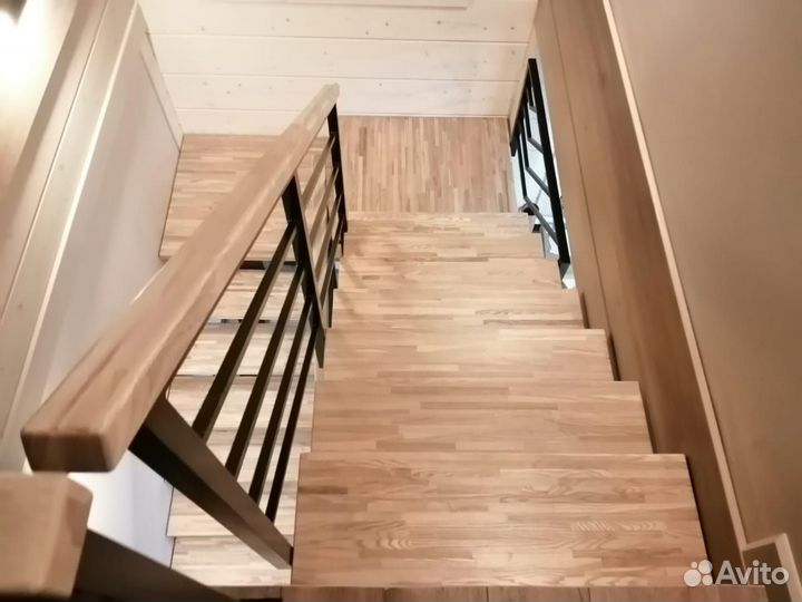Лестница на металлическом каркасе