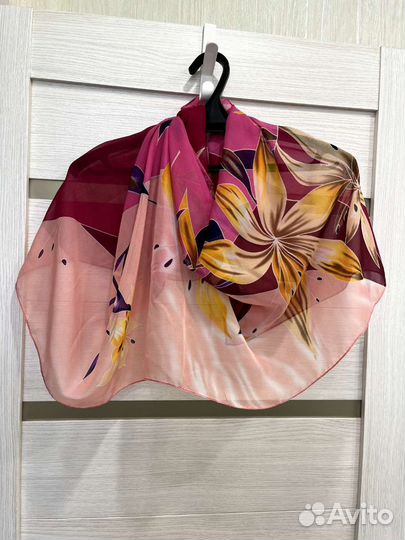 Берет с шарфом, платок