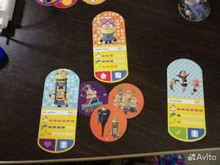 Фишки (несколько с наклейками)