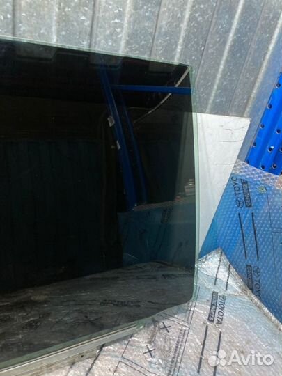 Стекло двери заднее правое Toyota Land Cruiser 200