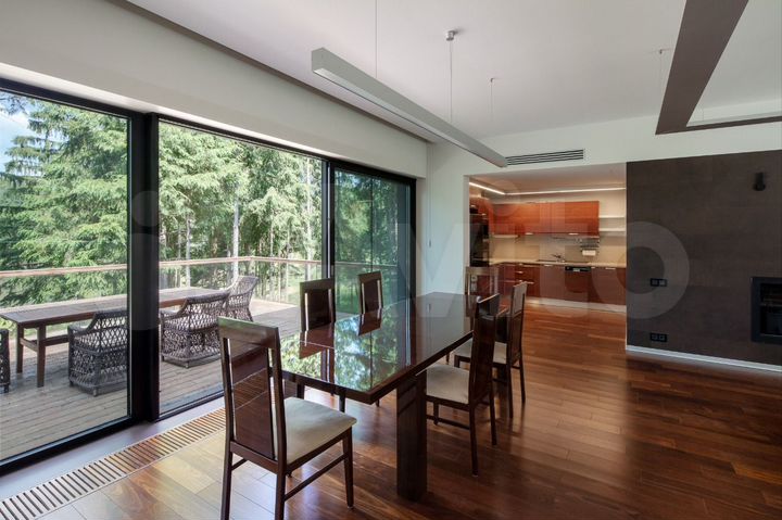 Дом 1500 м² на участке 10 га