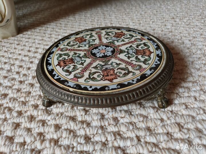 Антикварная подставка под горячее