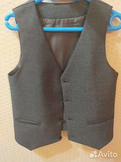 Жилетка и брюки для школы