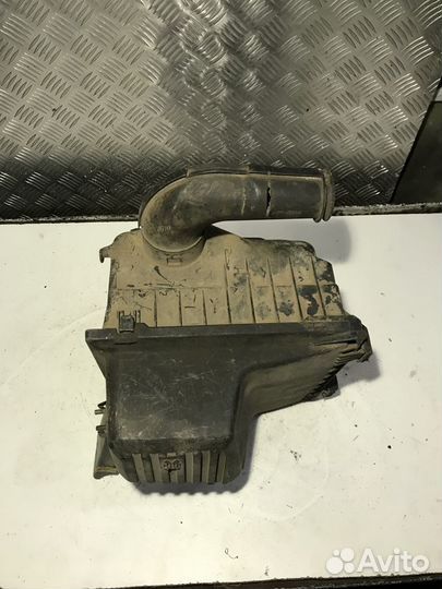 Корпус воздушного фильтра Volkswagen Vento