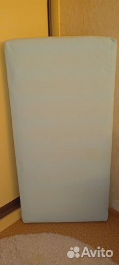 Матрац в детскую кроватку и 4 простыни на резинке