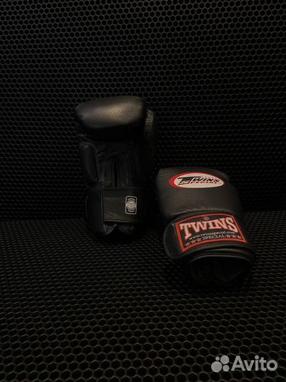 Боксерские перчатки Twins кожа