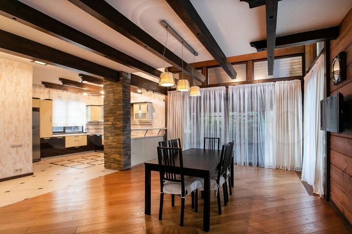 Дом 475 м² на участке 15 сот.