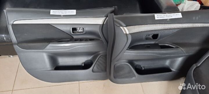 Обшивка двери Мицубиcи Аутлендер 3 2012