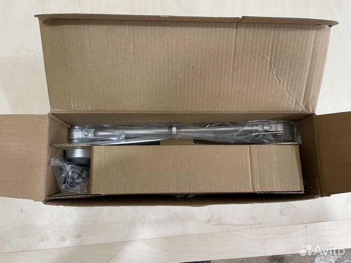 Доводчик дверной