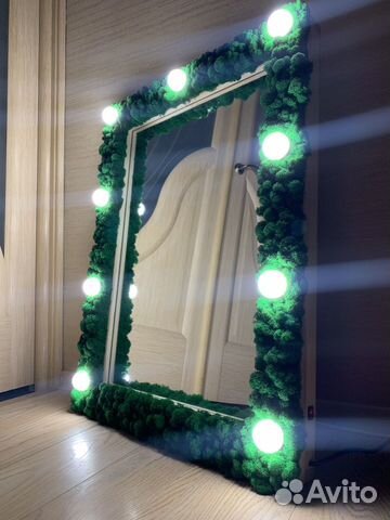 Зеркало с LED-лампами и стабилизированным мхом
