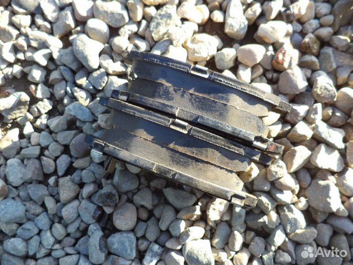 Тормозные колодки переднее Toyota Vitz NCP13