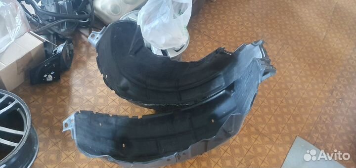 Задние пластиковые локера (подкрылки) avensis t250