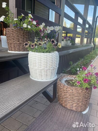 Кашпо для цветов из ротанга
