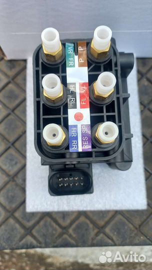 Блок клапанов пневмоподвески Ауди A6,A8