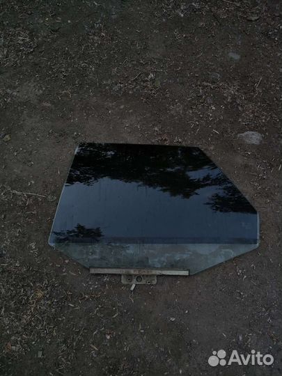 Стекло заднее левая на ваз 2112-10