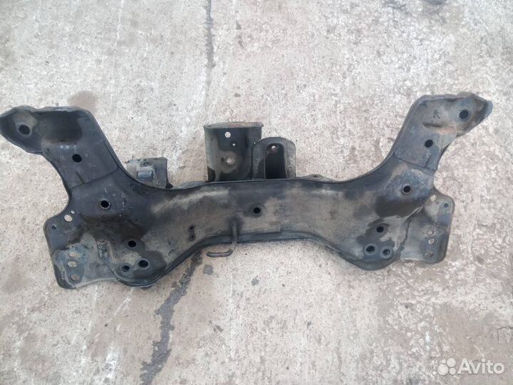 Передняя балка (подрамник) Rover 400 Series (R8)