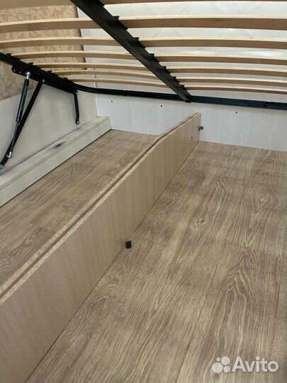 Кровать двухспальная с матрасом бу 140 200