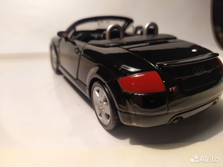 Модель автомобиля Audi тт Roadster 1:24