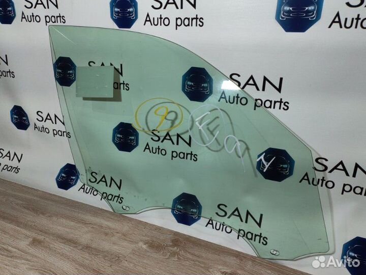 Стекло двери переднее правое Bmw X5 E70 N52B30AF