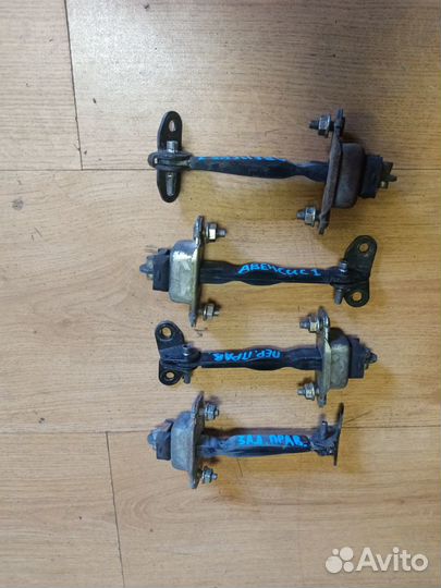 Ограничители дверей Тойота Авенсис 1 Т 220