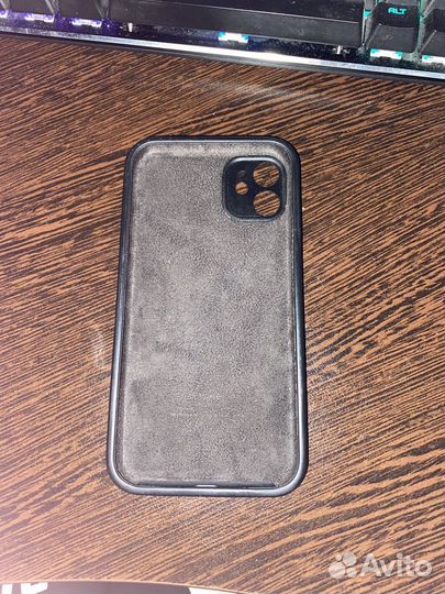 Чехол на iPhone 11