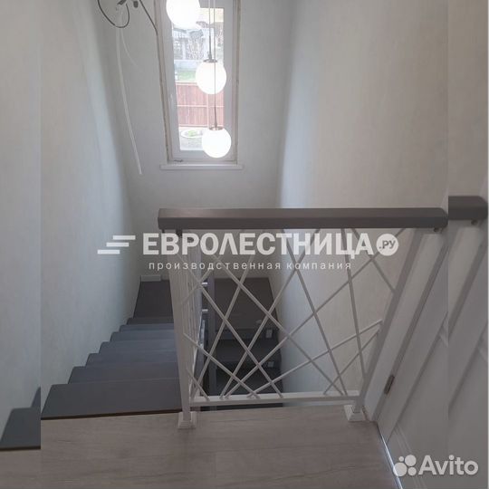 Лестница на металлокаркасе