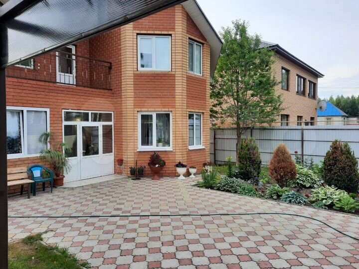 Коттедж 187 м² на участке 7,5 сот.