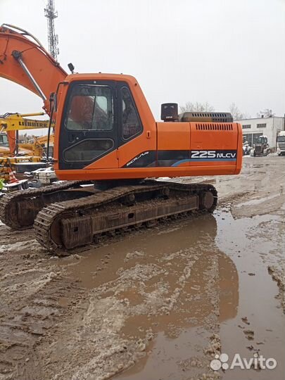 Гусеничный экскаватор DOOSAN Daewoo SOLAR 225LC-V, 2010