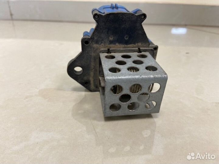 Резистор охлаждения двигателя Peugeot 308