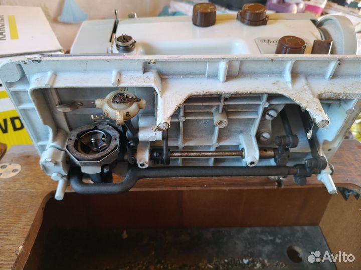 Швейная машинка чайка 143