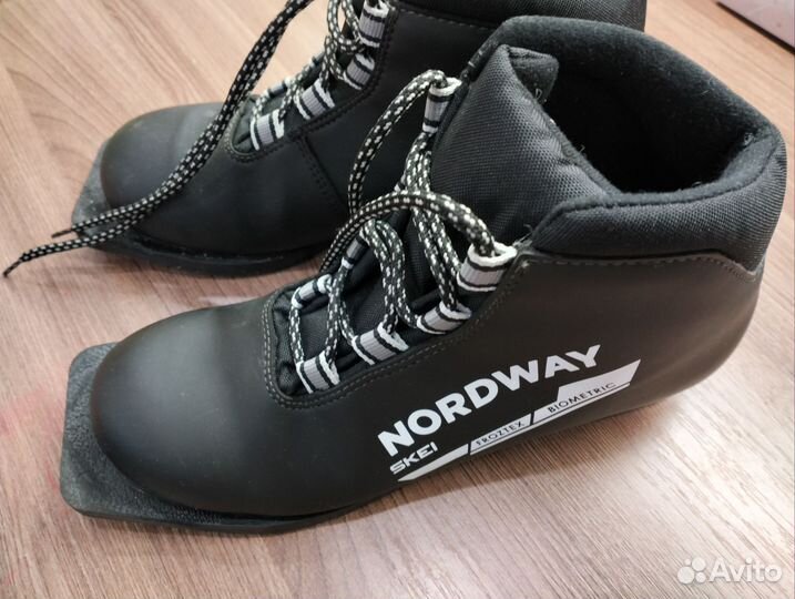 Лыжные ботинки