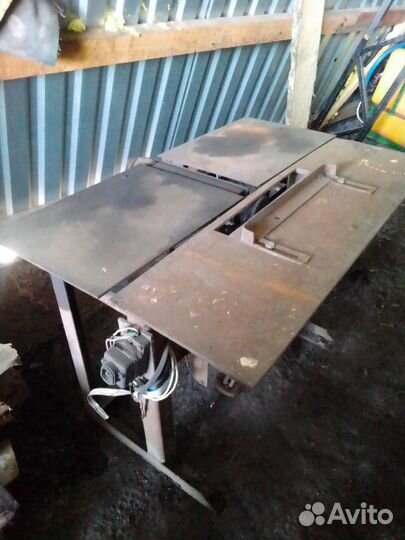 Циркулярный станок по дереву